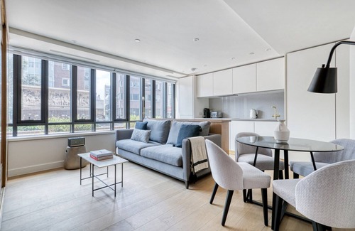 Barbican Apartment | Modern City 1BR with Concierge, 2 min to Barbican station, by Blueground