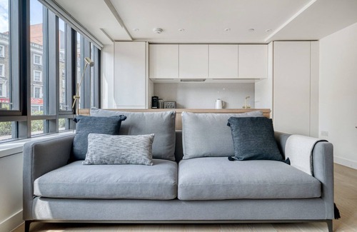 Barbican Apartment | Modern City 1BR with Concierge, 2 min to Barbican station, by Blueground