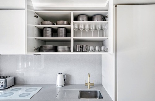 Barbican Apartment | Modern City 1BR with Concierge, 2 min to Barbican station, by Blueground