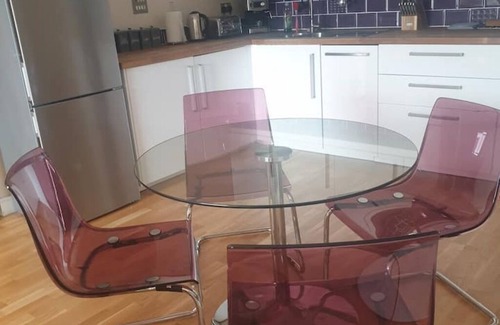 Cardiff City Centre Apartment | Modern City-Centre Apartment with Stunning Views & Free Parking