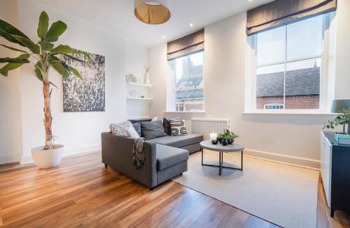 Leicester City Centre Apartment | Modern City Centre Apartment - Sleeps 4 - ideal for families, couples & professionals