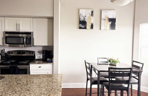 Old Fourth Ward Apartment | Modern City Escape with Stunning Skyline Views – Walk to Everything
