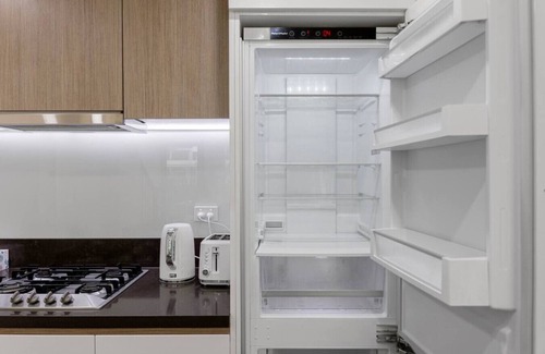 Waterloo Apartment | Modern City-Fringe Townhouse