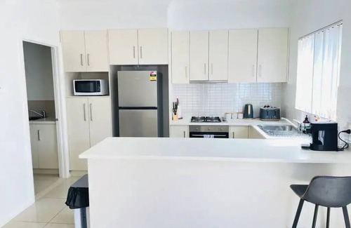 Wagga Wagga Apartment | Modern City Townhouse with all the Comforts