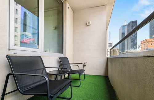 Downtown Dallas Apartment | Modern City Views Downtown Dallas 1-bedroom Condo Free Parking, Gym, Pool