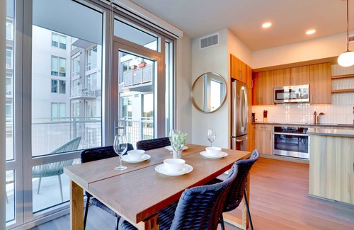 Clarendon Apartment | Modern Clarendon Apt Close to Metro