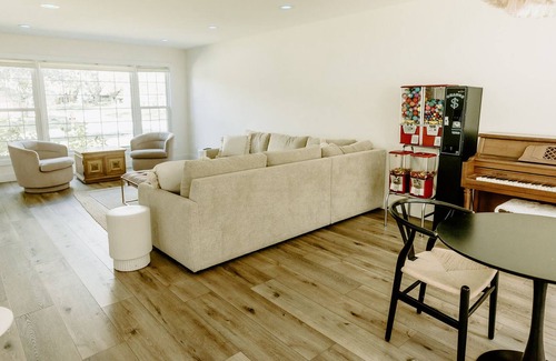 Rochester Hills House | Modern Clean Colonial