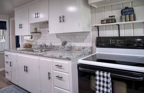 Houghton Lake Cottage | Modern,Clean Cottage, 1 block from the lake and close to town