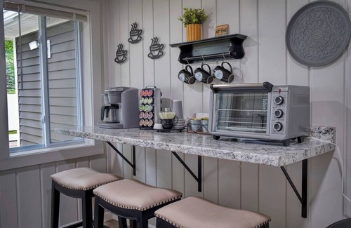 Houghton Lake Cottage | Modern,Clean Cottage, 1 block from the lake and close to town