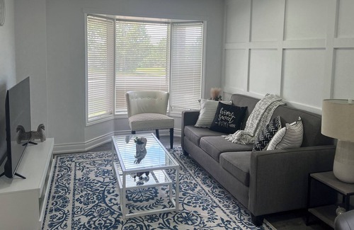 Barrie House | Modern,clean two floor house