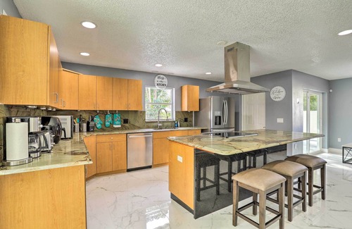 Clearwater House | Modern Clearwater Home w/Deck: 9 Mi to Beach