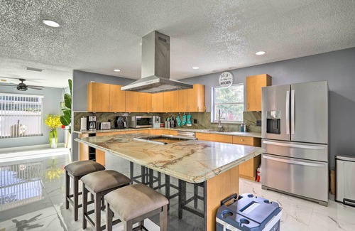 Clearwater House | Modern Clearwater Home w/Deck: 9 Mi to Beach