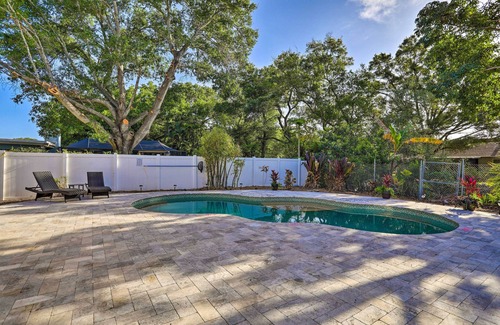 Clearwater House | Modern Clearwater Home w/Deck: 9 Mi to Beach