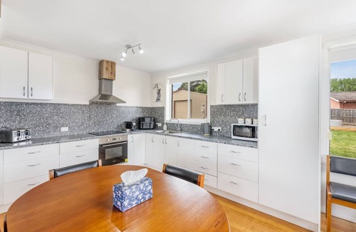 Triabunna Apartment | Modern Coastal Escape in Triabunna