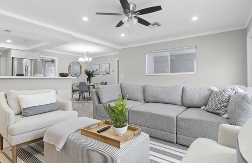 Boynton Beach House | Modern Coastal house with King beds, 10 mins to the Beach!