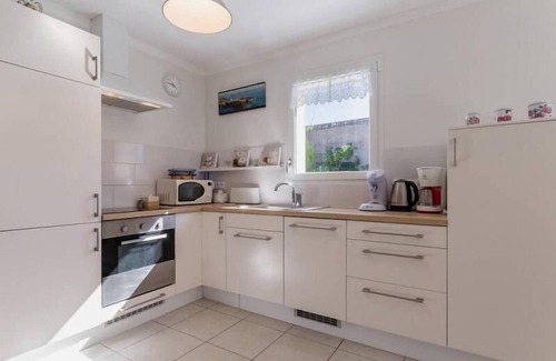 Pornic Cottage | Modern Coastal Home with Garden, Terrace & Parking Near Beaches - Pornic