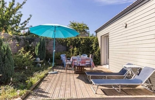 Pornic Cottage | Modern Coastal Home with Garden, Terrace & Parking Near Beaches - Pornic
