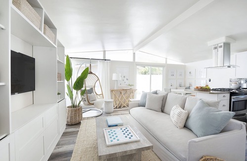 Townsite House | Modern Coastal Private Home