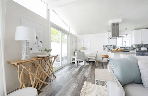 Townsite House | Modern Coastal Private Home