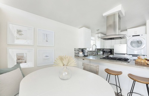 Townsite House | Modern Coastal Private Home