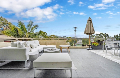 Laguna Beach Apartment | Modern Coastal Retreat: Walk to Beach, Dining, & More!