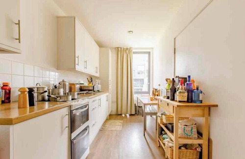 Harrow Road Apartment | Modern Colourful Room