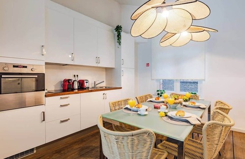 Lower Town Apartment | Modern Comfort by Grand Place