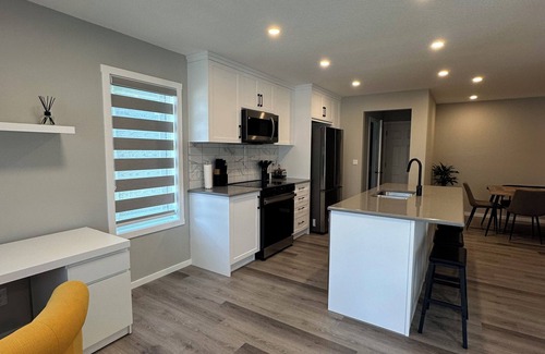 Airdrie House | ✨ Modern Comfort in a Newly Built 3-Bedroom Townhome ✨