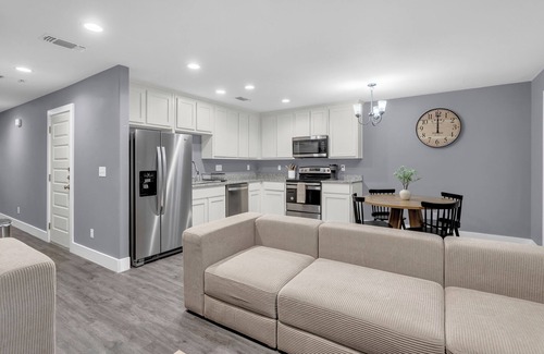 Denison House | Modern Comfort in Historic Denison!