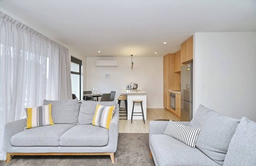 Phillipstown House | Modern Comfort in 2-Bedroom Townhouse in Phillipstown