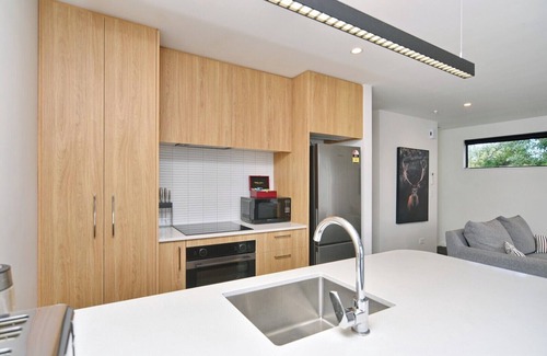 Phillipstown House | Modern Comfort in 2-Bedroom Townhouse in Phillipstown