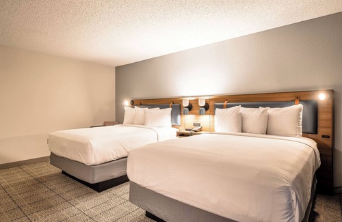 Richardson Hotel | Modern Comfort in Richardson | Pool, Gym & Pets are Welcome