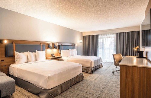 Richardson Hotel | Modern Comfort in Richardson | Pool, Gym & Pets are Welcome