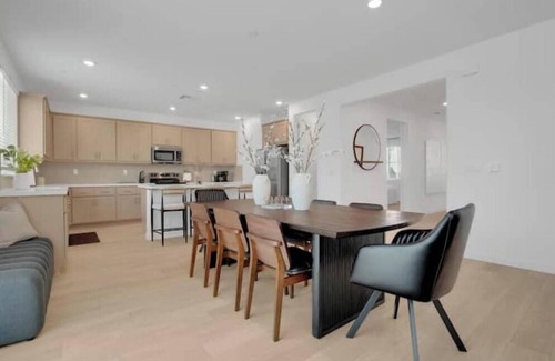 Peters House | Modern Comfort: Manteca Edition