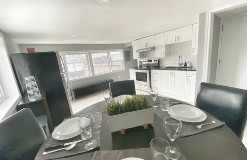 Walkerville Apartment | Modern Comfort Meets Convenience – 3BD-2BA Apartment in Windsor