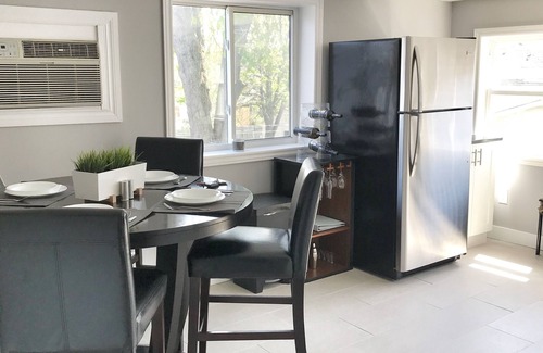 Walkerville Apartment | Modern Comfort Meets Convenience – 3BD-2BA Apartment in Windsor
