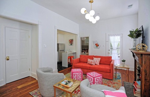 Historic Downtown Savannah Apartment | Modern Comfort Meets Southern Charm +Walk to Forsyth Park + Dog Friendly