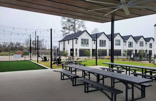 North Houston House | Modern Comfort Meets Texas Charm: Private King Suite Guesthouse in Houston
