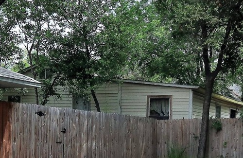 Oak Cliff House | Modern Comfort Meets Texas Charm – Newly Updated Interior Retreat!