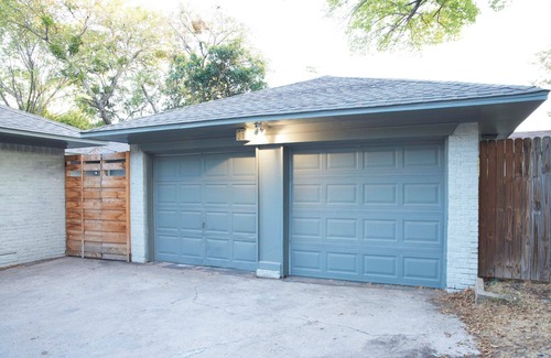 Oak Cliff House | Modern Comfort Meets Texas Charm – Newly Updated Interior Retreat!