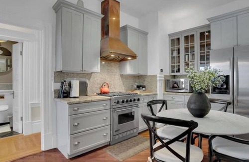 Cole Valley House | Modern Comfort: San Francisco Rooftop Edition