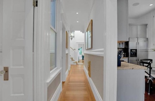 Cole Valley House | Modern Comfort: San Francisco Rooftop Edition