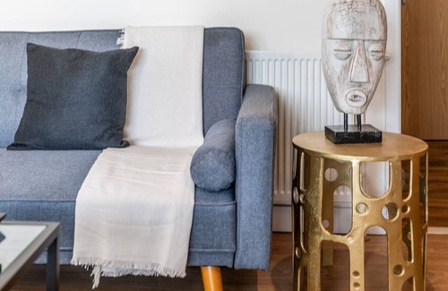 Stratford and New Town Apartment | Modern Comfort: Stratford 3BR Duplex