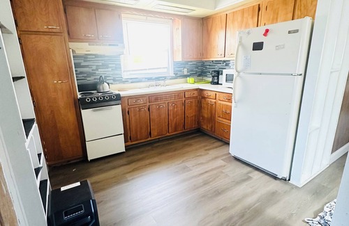 Queens Apartment | Modern & Comfortable Apt 3 mins walk to usb arena in the Heart of Queens Village