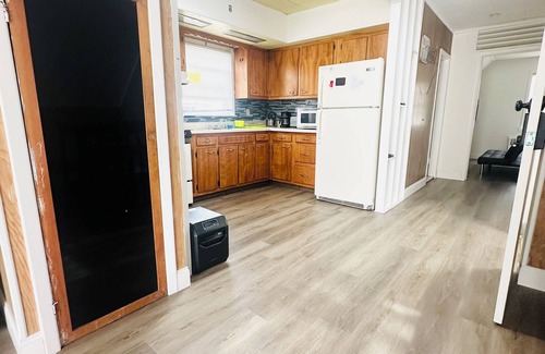 Queens Apartment | Modern & Comfortable Apt 3 mins walk to usb arena in the Heart of Queens Village