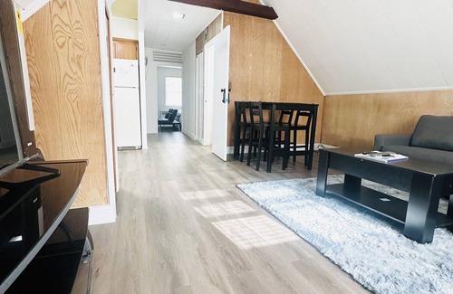 Queens Apartment | Modern & Comfortable Apt 3 mins walk to usb arena in the Heart of Queens Village