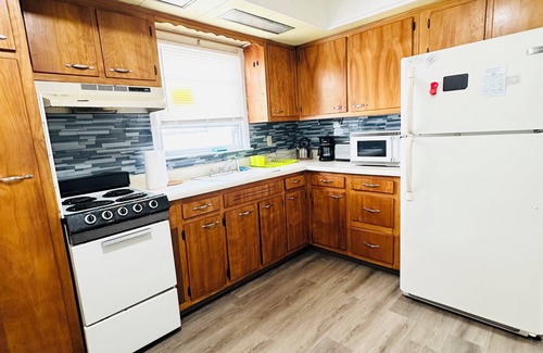 Queens Apartment | Modern & Comfortable Apt 3 mins walk to usb arena in the Heart of Queens Village