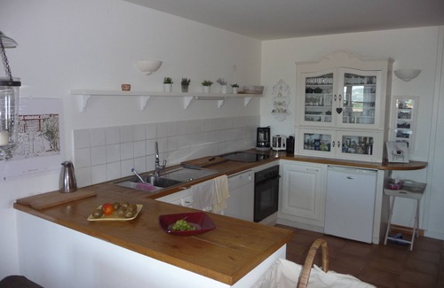 Sablet House | Modern, comfortable house located on the medieval city wall