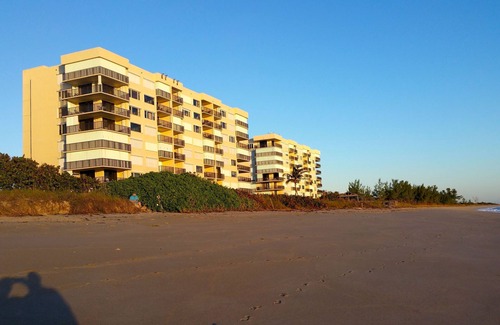 Hutchinson Island South Condo | Modern, comfortable, sunlit condo in old quiet, clean, relaxing Florida