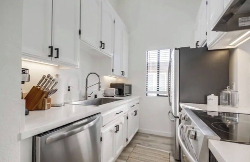 Pacific Beach Apartment | Modern & Comfy Apt Near It All + Parking!